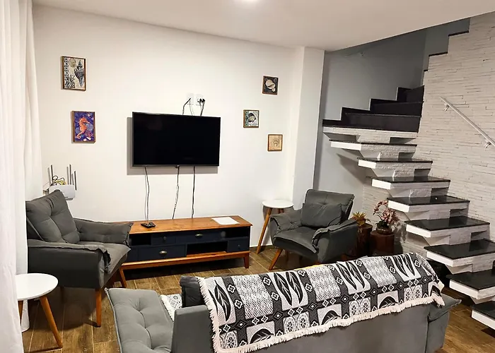 Bela Casa Em Condominio De Frente A Cachoeira